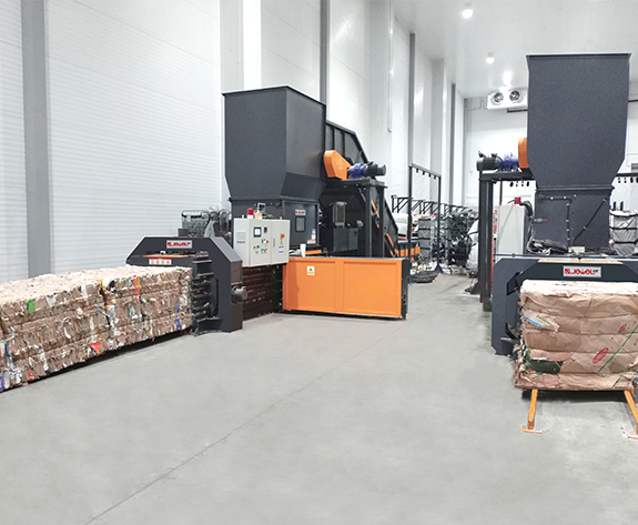 Solusi Pembuangan Otomatis untuk Pengemasan Sampah di Pusat Logistik Supermarket Terkemuka Rusia