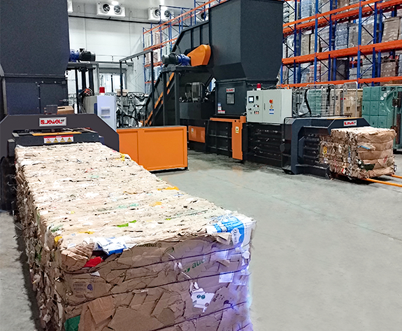 Solusi Pembuangan Otomatis untuk Pengemasan Sampah di Pusat Logistik Supermarket Terkemuka Rusia