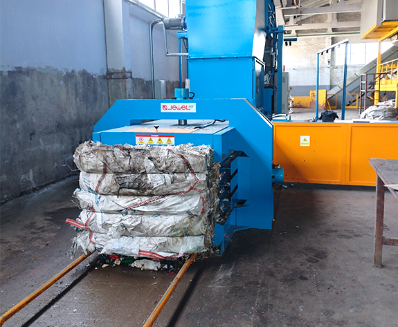Solusi Baling Efisiensi Tinggi untuk Daur Ulang Sampah Plastik dan Kertas di Belarus